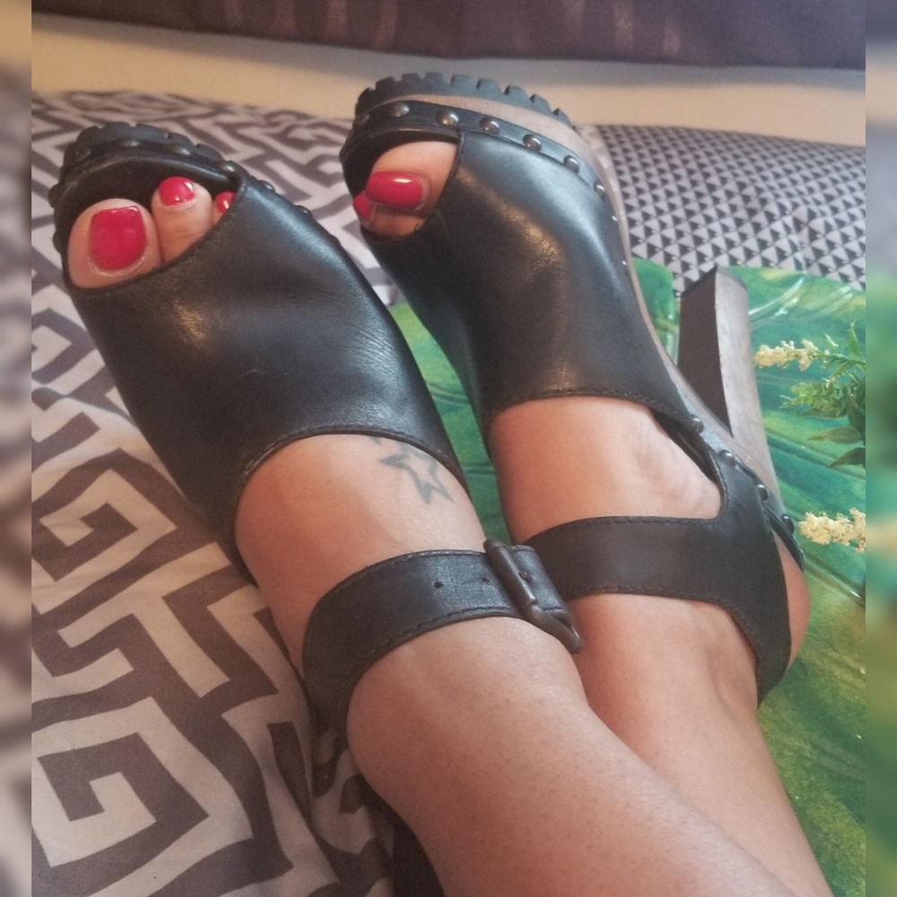 Shoes - Picture 8 of 9